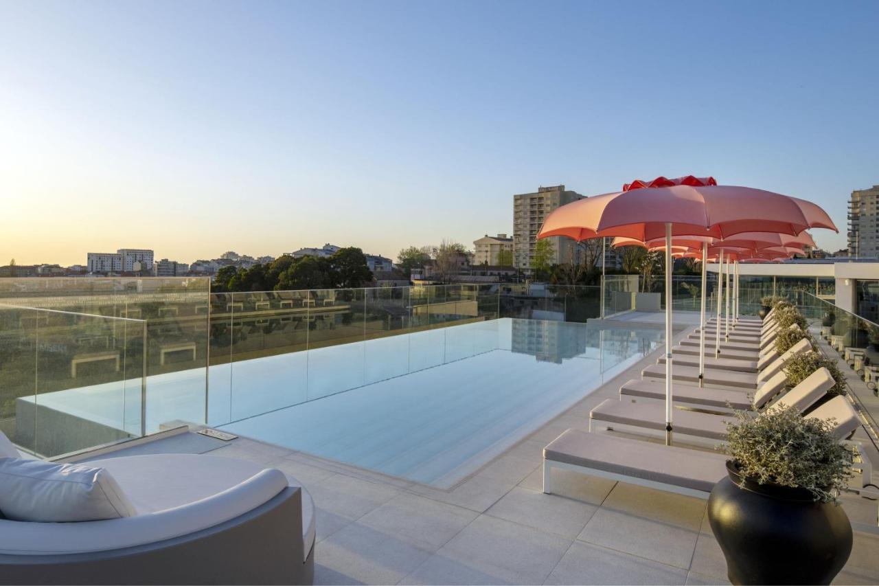 Renaissance Porto Lapa Hotel Exterior foto The rooftop pool at the hotel