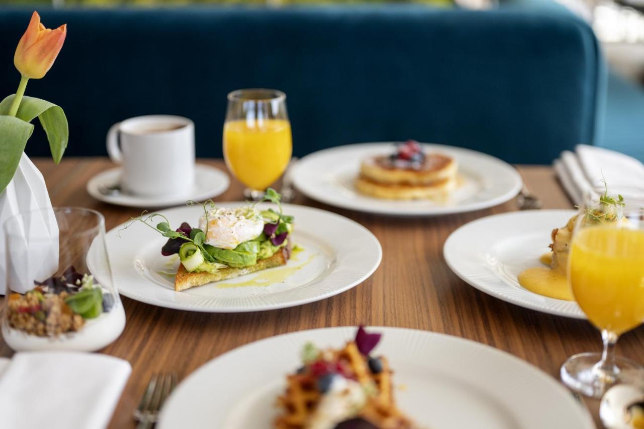 Renaissance Porto Lapa Hotel Exterior foto Breakfast at the Hotel