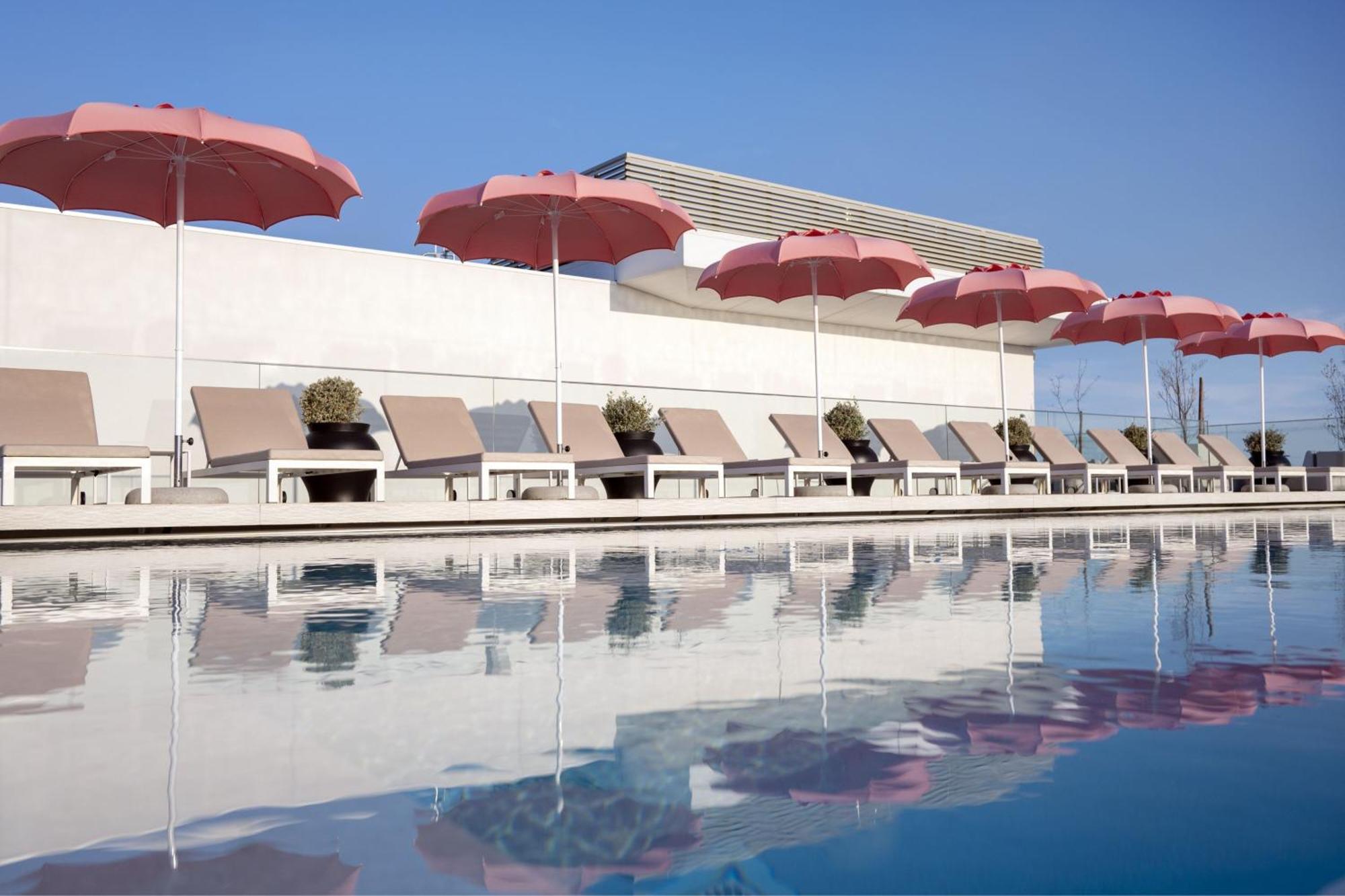 Renaissance Porto Lapa Hotel Exterior foto The pool at the hotel