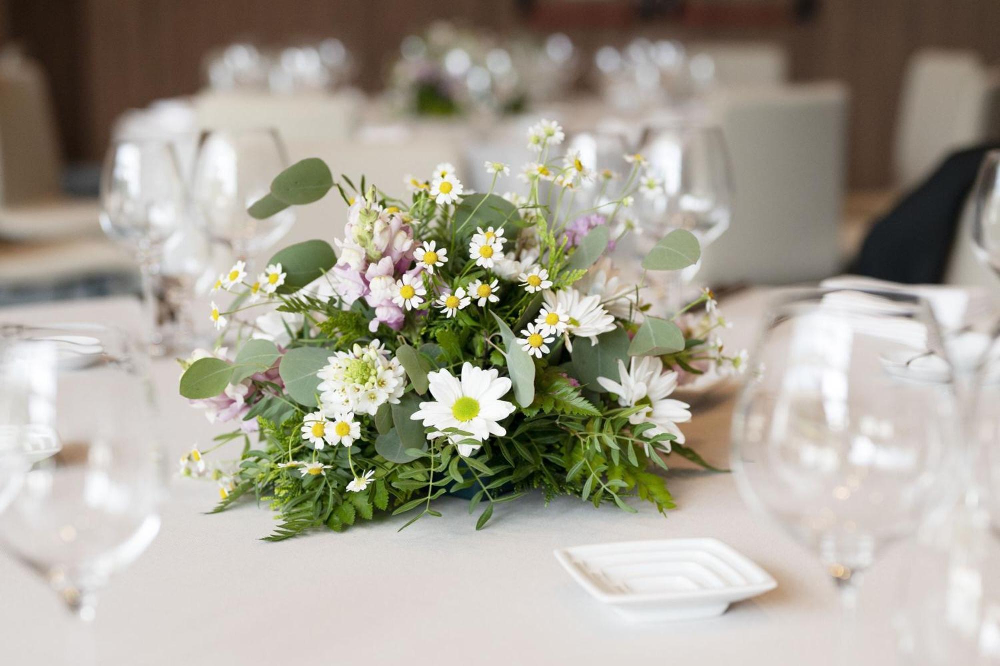 Renaissance Porto Lapa Hotel Exterior foto A table centerpiece